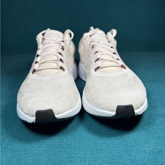 Size 11 - Women’s Nike Renew Serenity Run pink shoes - Picture 5 of 9